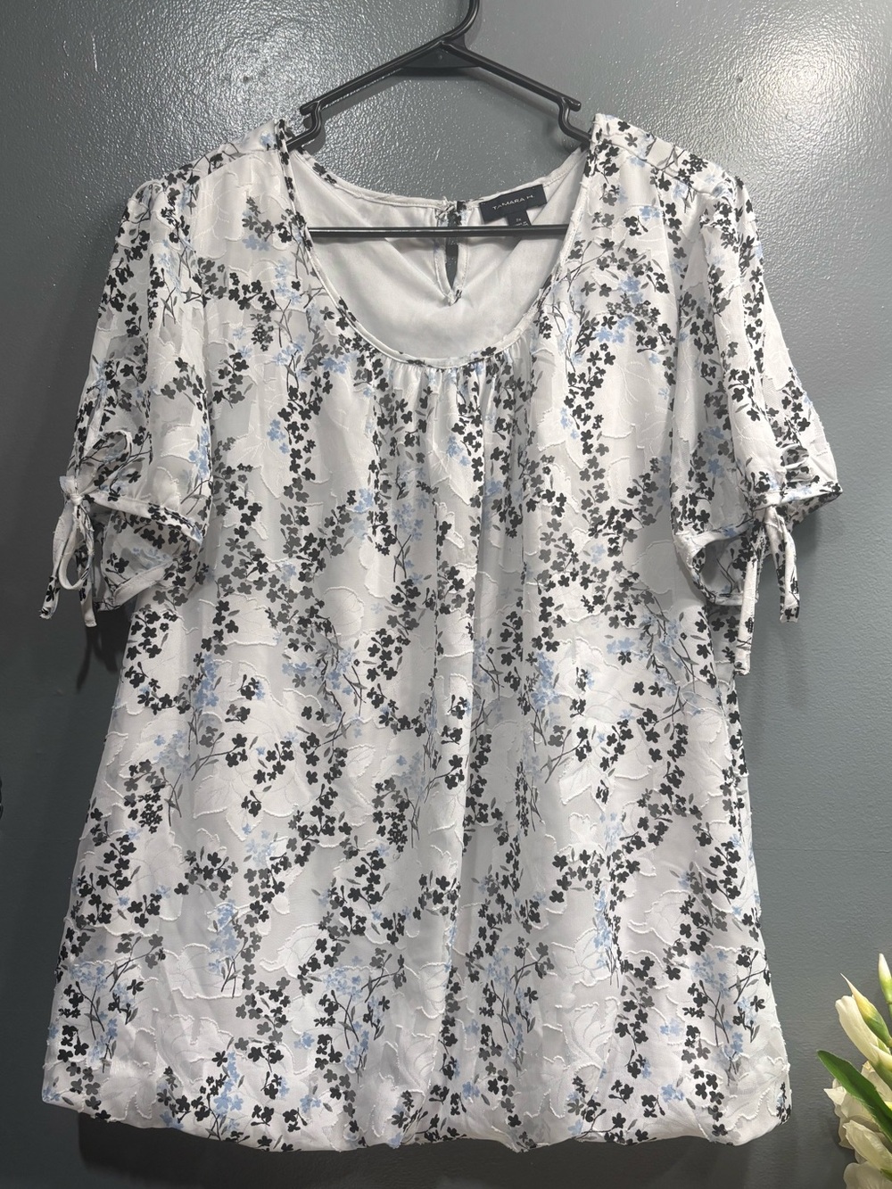 Tamara H White Blue Floral Scoop Neck Blouse Tie Sleeves Lightweight Summer